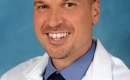 Holy Cross Medical Group Welcomes Rheumatologist Konstantin Urazov, M.D.
