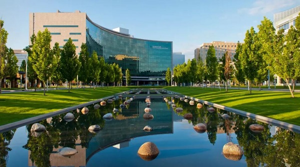 Cleveland Clinic Announces New Leaders to Northeast Ohio Market President and Cleveland Clinic Abu Dhabi CEO