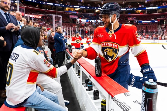 AutoNation and Florida Panthers Deliver Hope to Pediatric Cancer Patients  at Joe DiMaggio Children’s Hospital