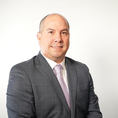 Dr. Raul Couret Earns MHA to Strengthen His Practice and Leadership Skills
